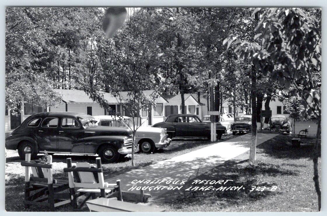 1940\'s RPPC HOUGHTON LAKE MICHIGAN*CHALIFOUX RESORT COTTAGES CABINS OLD CARS