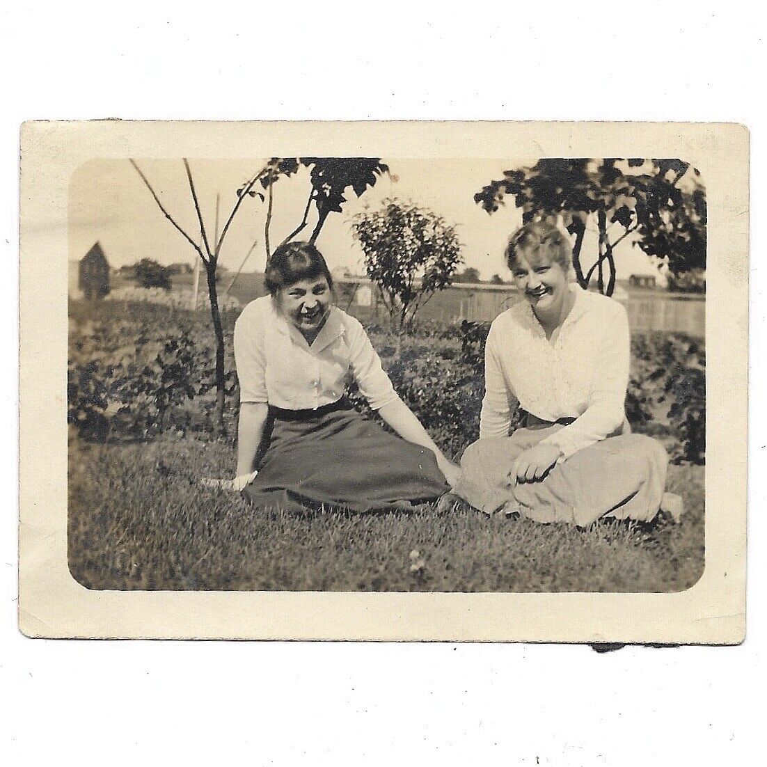 Antique Photo Girlfriends Sitting Laughing On Ground 1930s Pretty Women Vintage