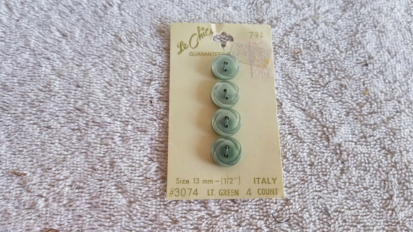 NOS Vintage Le Chic Lt. Green 3074 Buttons Italy Size 1/2\