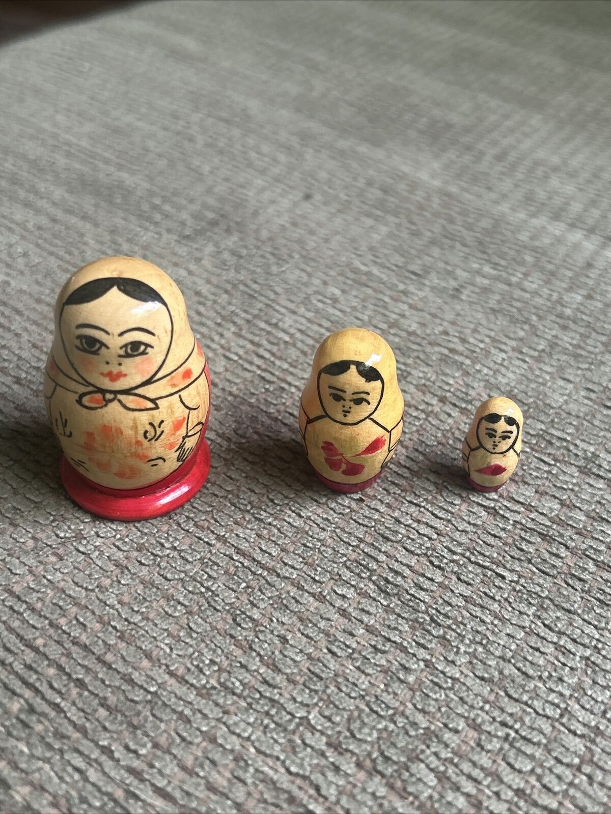 Vintage Wooden Russian Matryoshka 3 Nesting Dolls Hand Painted Made in USSR