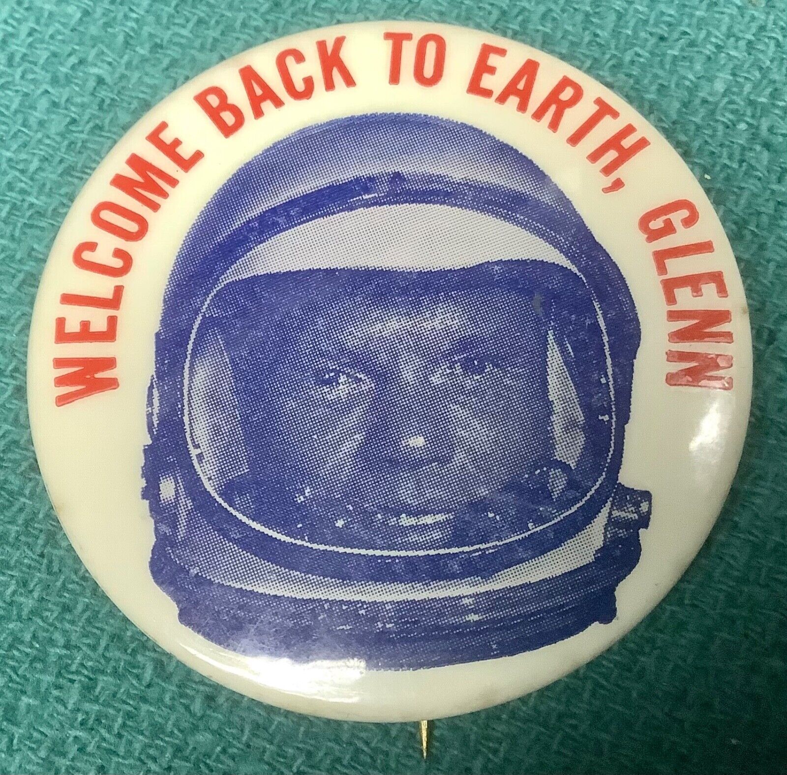 Vintage RARE 1962 “Welcome back to Earth, Glenn”John Glenn Mercury pin button
