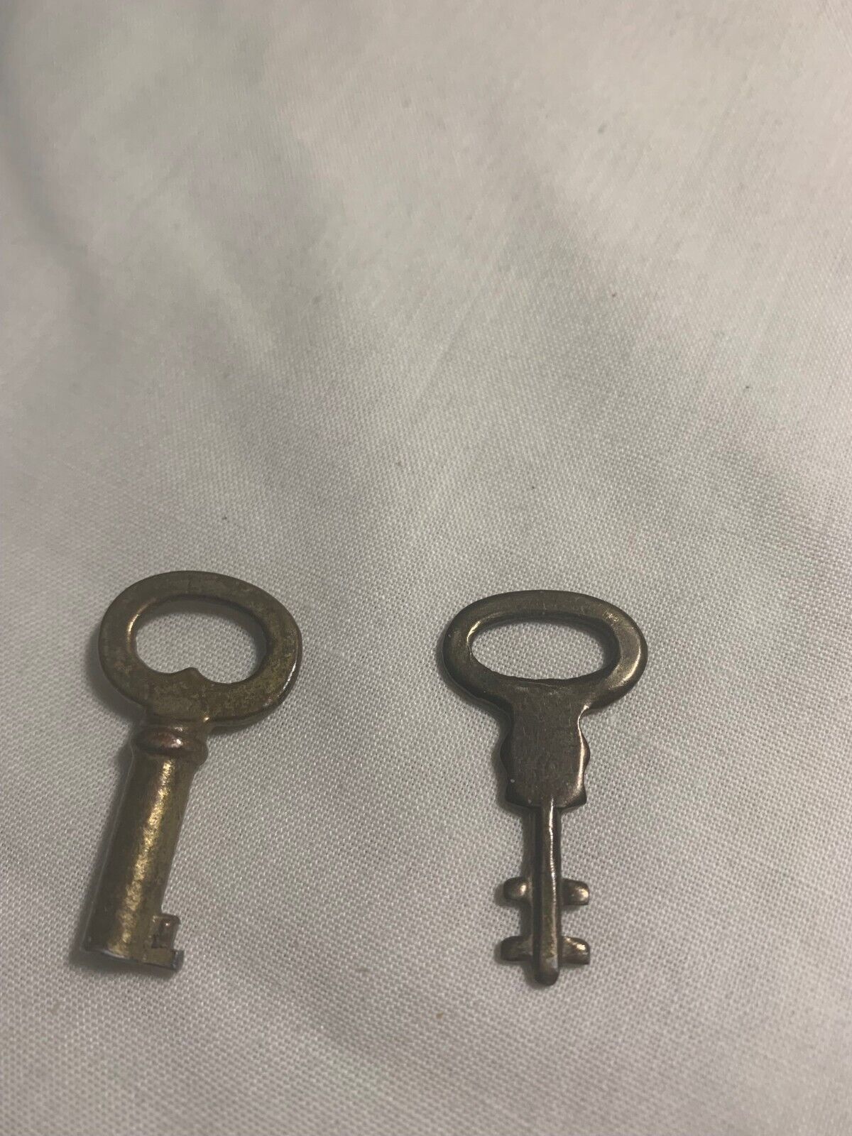 Two small keys, 1 and 1.25 inches long