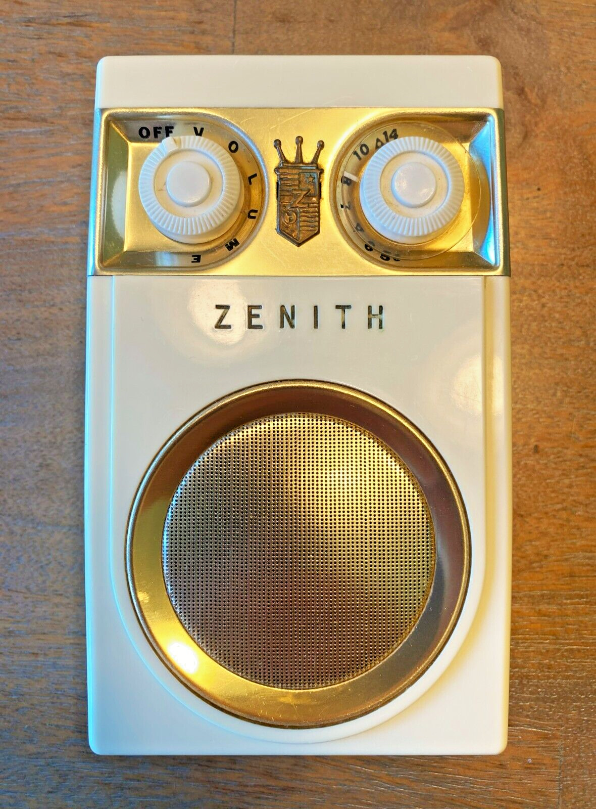 Vintage, Zenith Royal 500 B Transistor Radio (1956) White, Tuner Needs Work