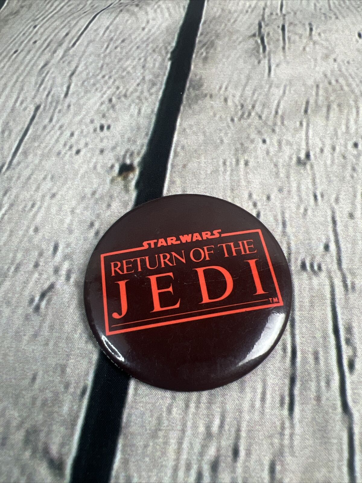 Vintage 1983 STAR WARS Return of the Jedi Button Adam Joseph Black Red
