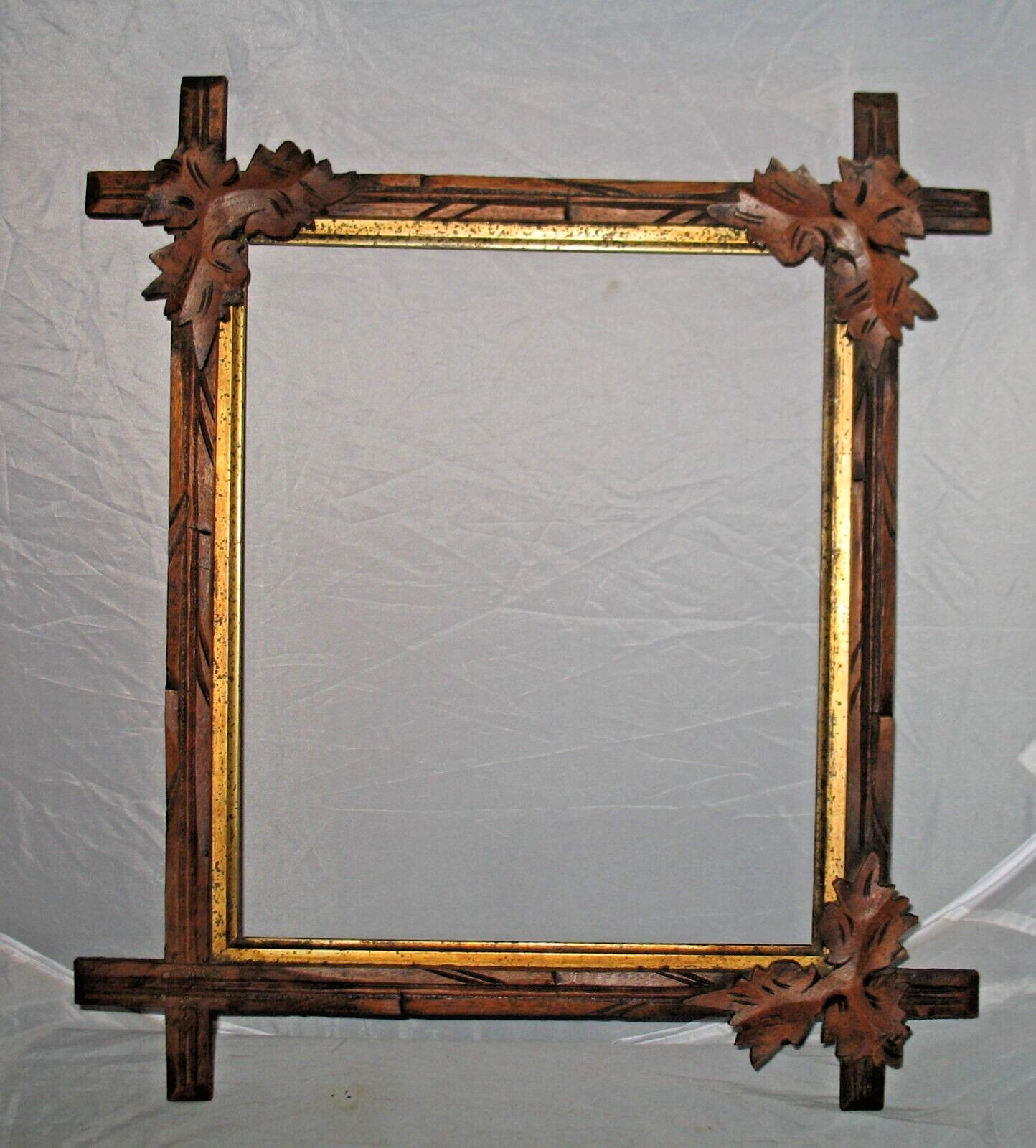 ADIRONDACK BLACK FOREST STYLE CARVED PICTURE FRAME GOLD ACCENTS 17 X 15 VINTAGE