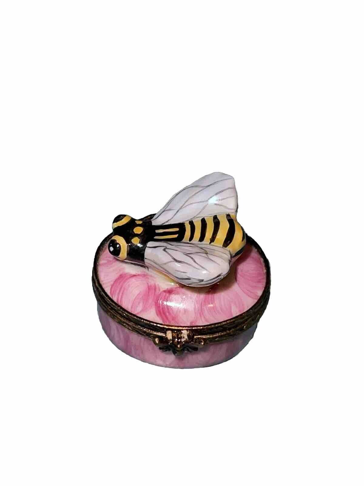Peint Main FA Limoges Trinket Box Bee