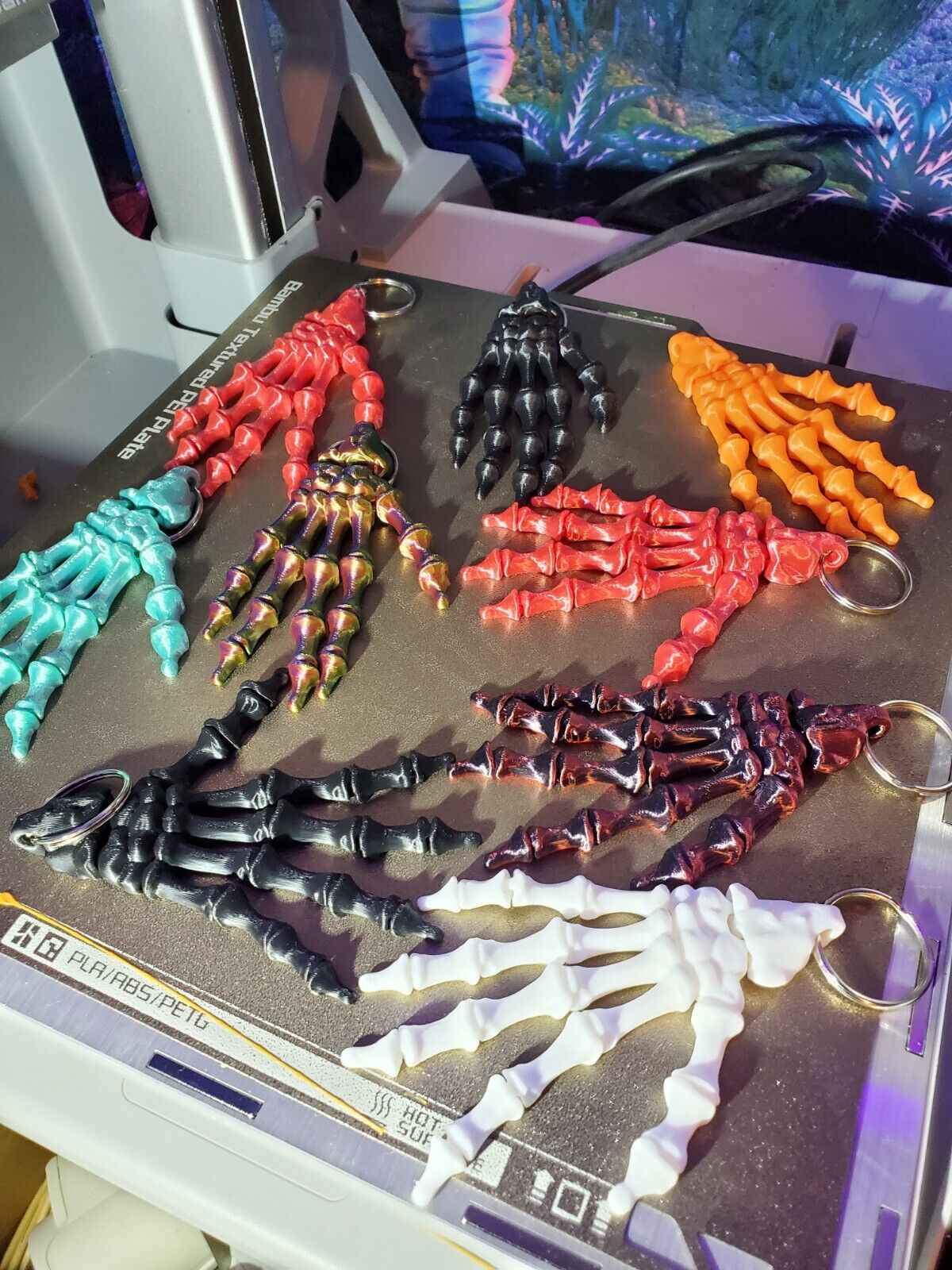 FlexiGrip: Articulating Skeleton Hand Keychains - Customizable Colors