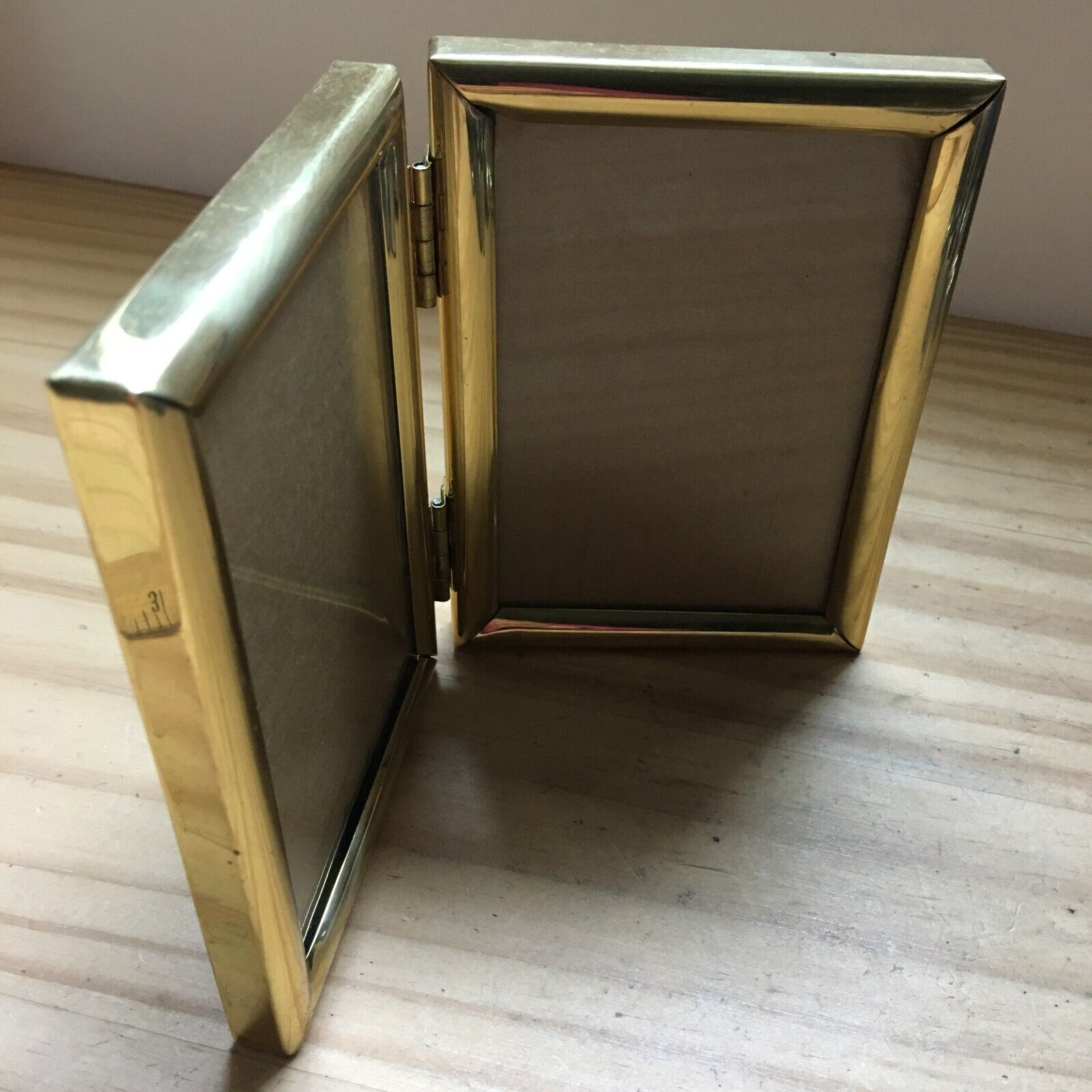 VTG 80s Bi-fold Folding Golden Brass Metal Double Hinge Photo Picture Frame 5\