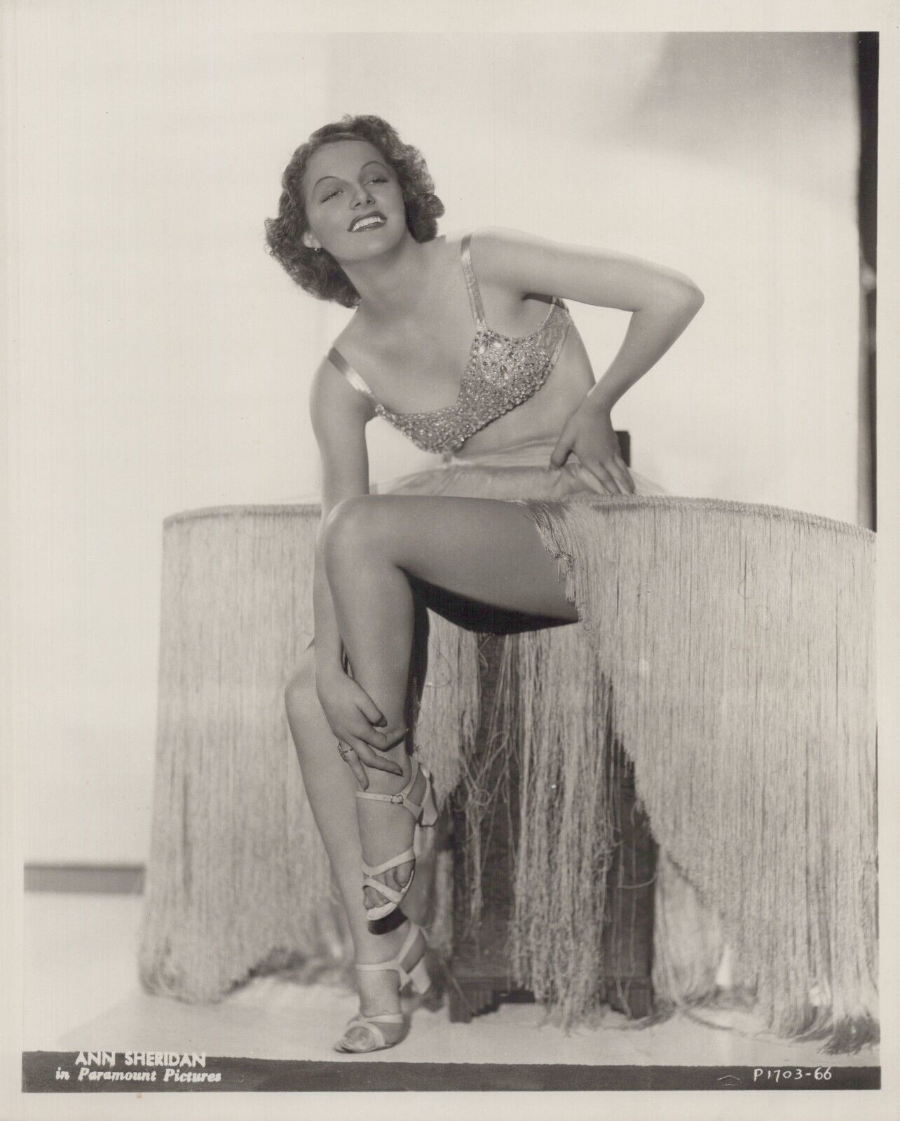 HOLLYWOOD BEAUTY ANN SHERIDAN STYLISH POSE STUNNING PORTRAIT 1950s Photo C20