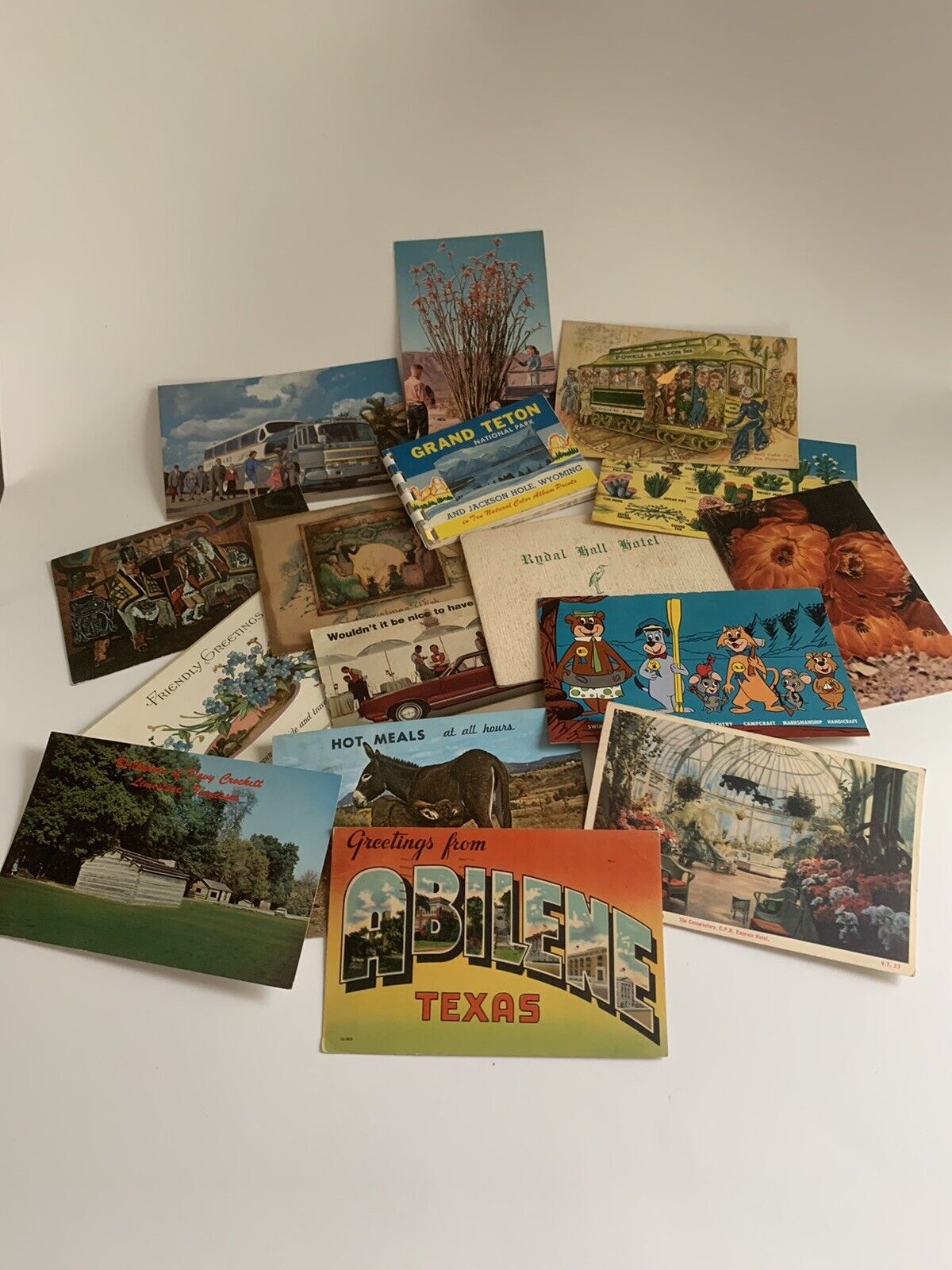 Vintage Postcards lot of 885 cards