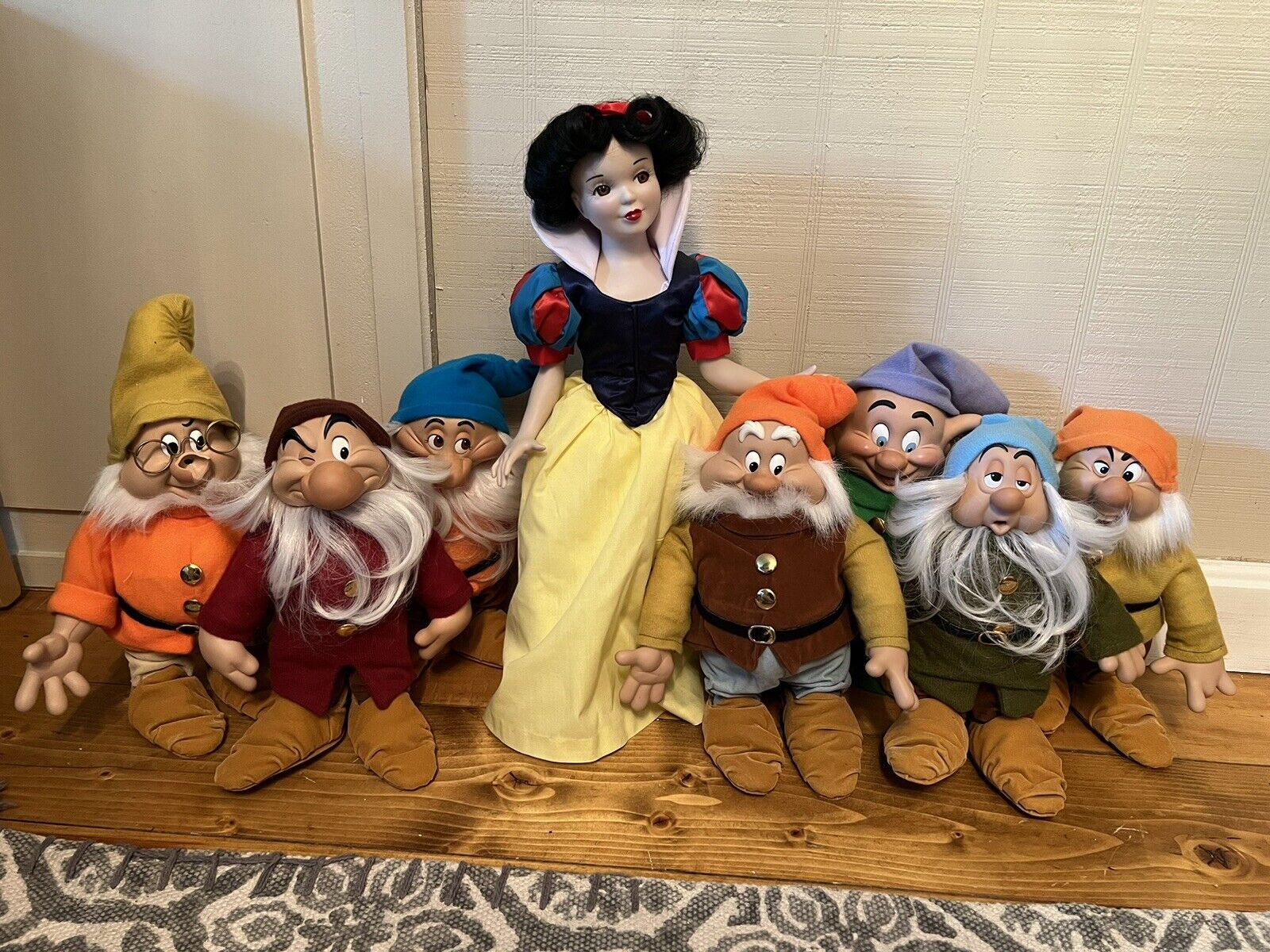 Disney Snow White and 7 Dwarfs Porcelain Doll Set Limited Edition /2500 COMPLETE