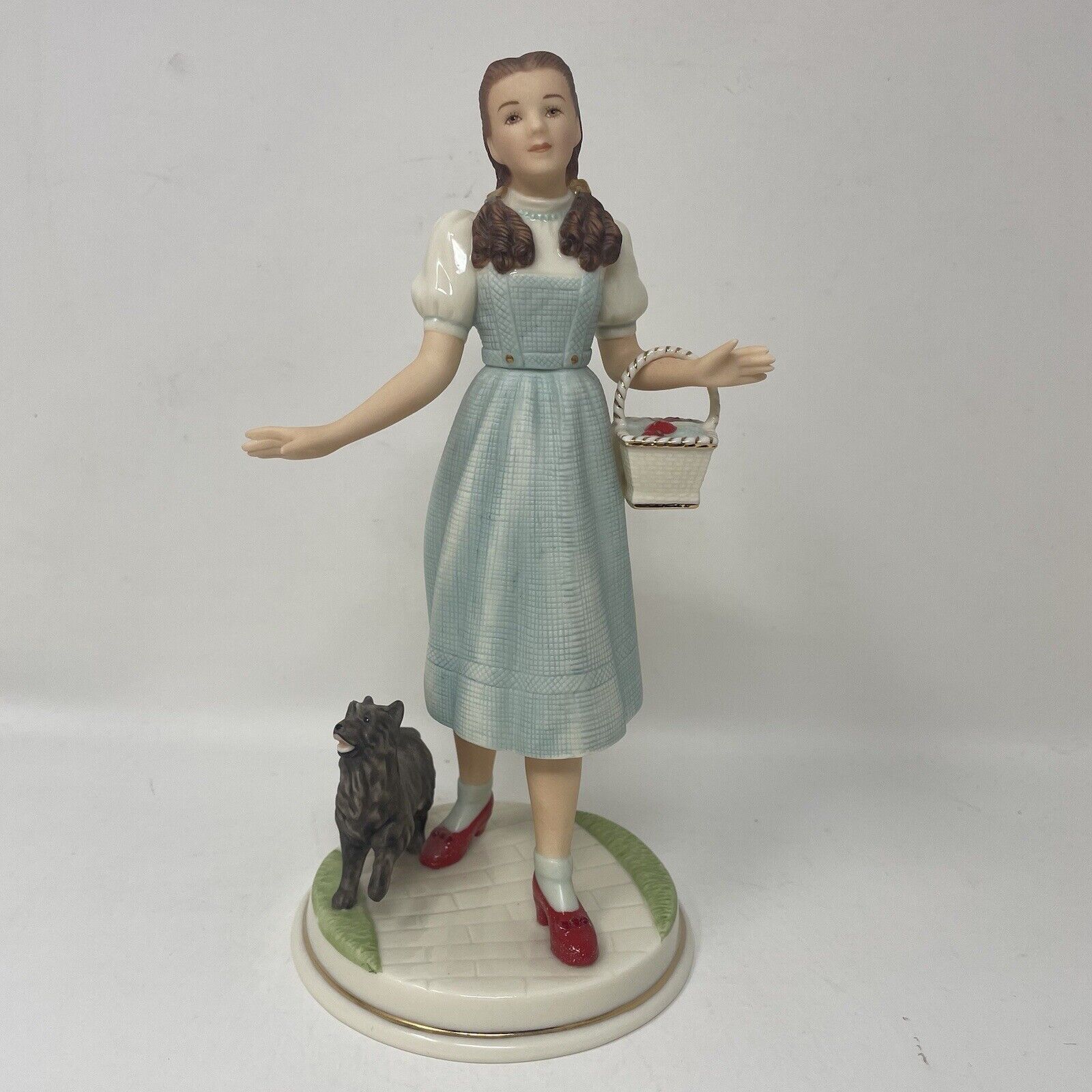 Lenox The Wizard Of Oz Collection Lenox Dorothy Figurine 4\