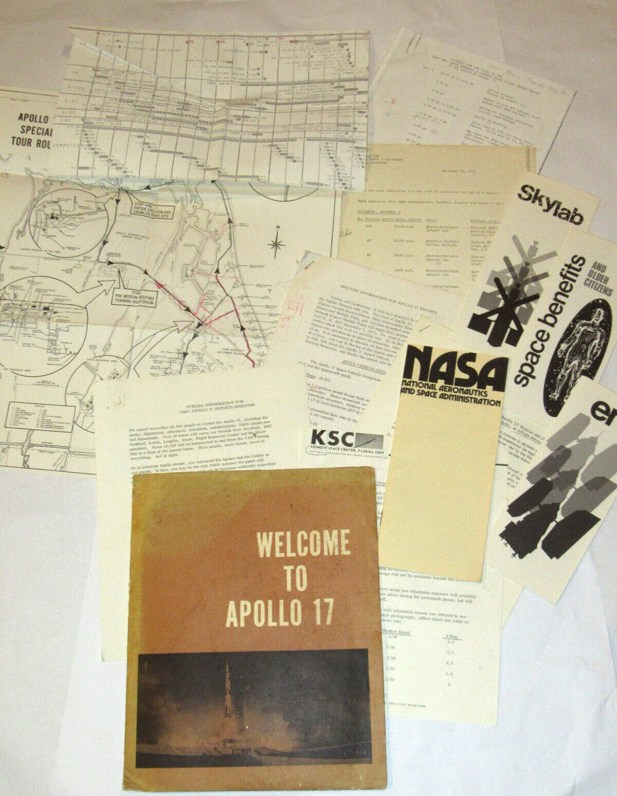 VTG 1972 NASA BRIEFING PACKAGE FOR APOLLO 17 ESCORTS TOUR ROUTE MAP/BROCHURES++