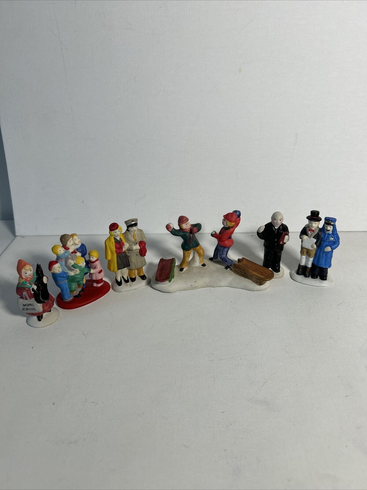 6-Lemax 1992 Christmas Village Figurines Lot- See Photos- Fast Shipping
