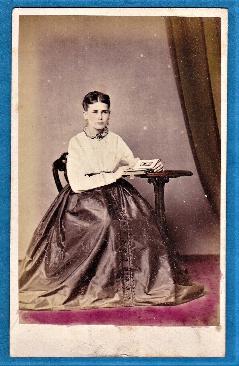 vintage tinted cdv photo girl young lady watch album Calcutta India ca 1868 foto