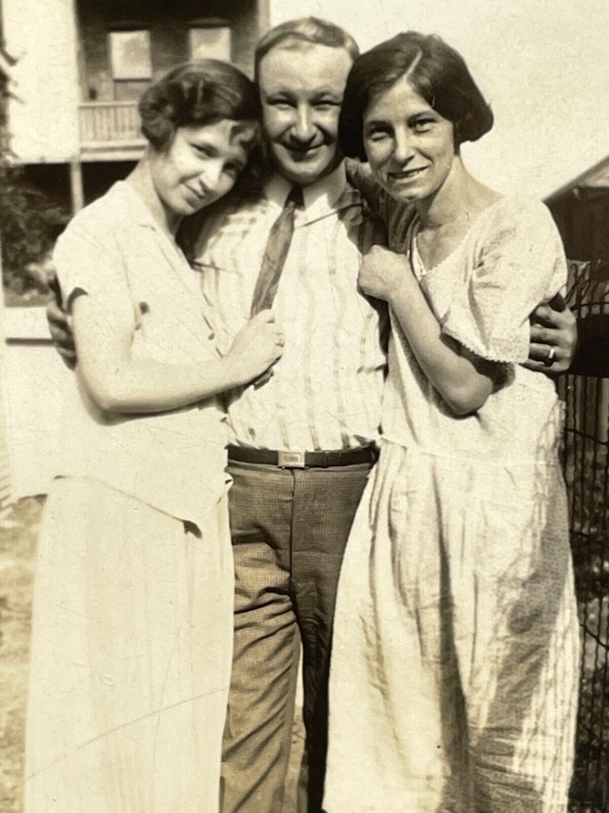 VH Photograph Handsome Man With 2 Pretty Lovely Ladies Beautiful Women 1924