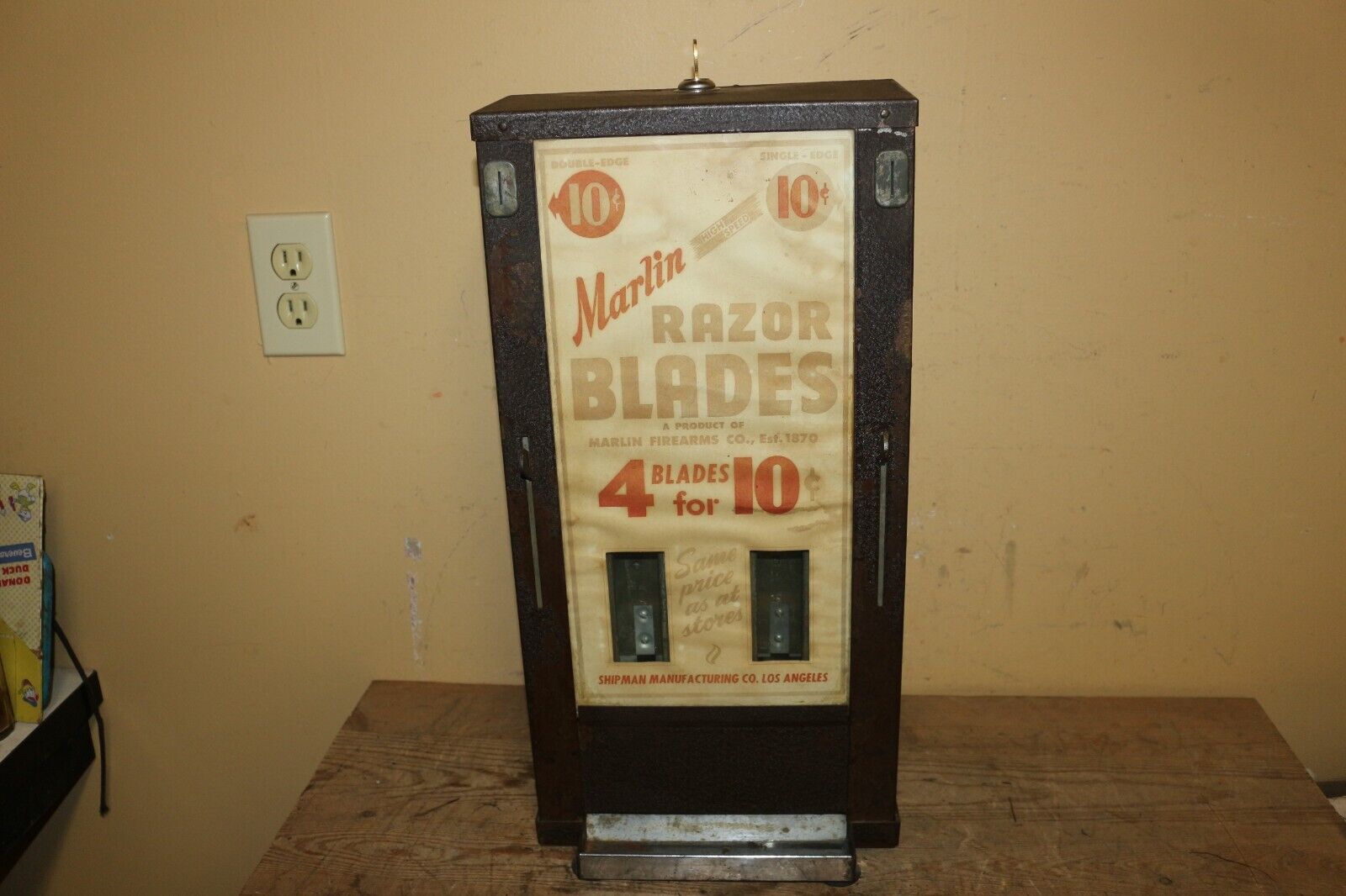 Rare Vintage Marlin Firearms 10c Shaving Razor Blades Vending Machine W/Key