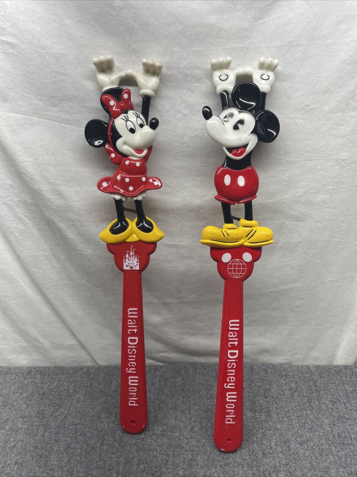 Vintage Mickey/Minnie Mouse Back Scratcher Walt Disney World Souvenir 15.5\