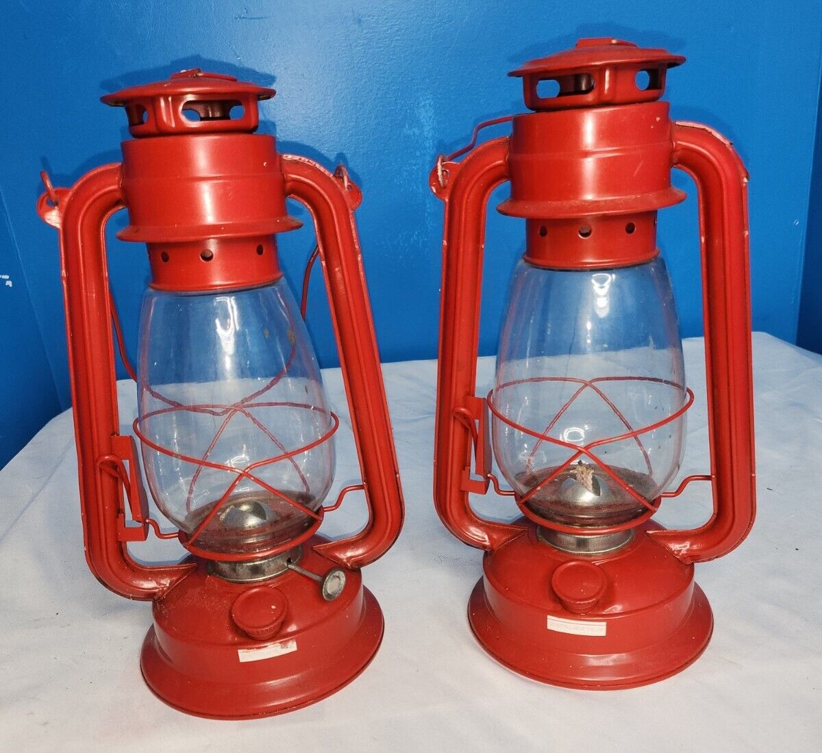 Vintage DIETZ Junior No 20 Red Kerosene Lantern Lamp w/ Glass Globe Set Of 2
