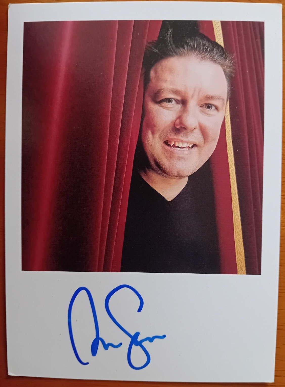 ORIGINAL AUTOGRAPHED PHOTO WITH COA RICKY GERVAIS After Life, The Office