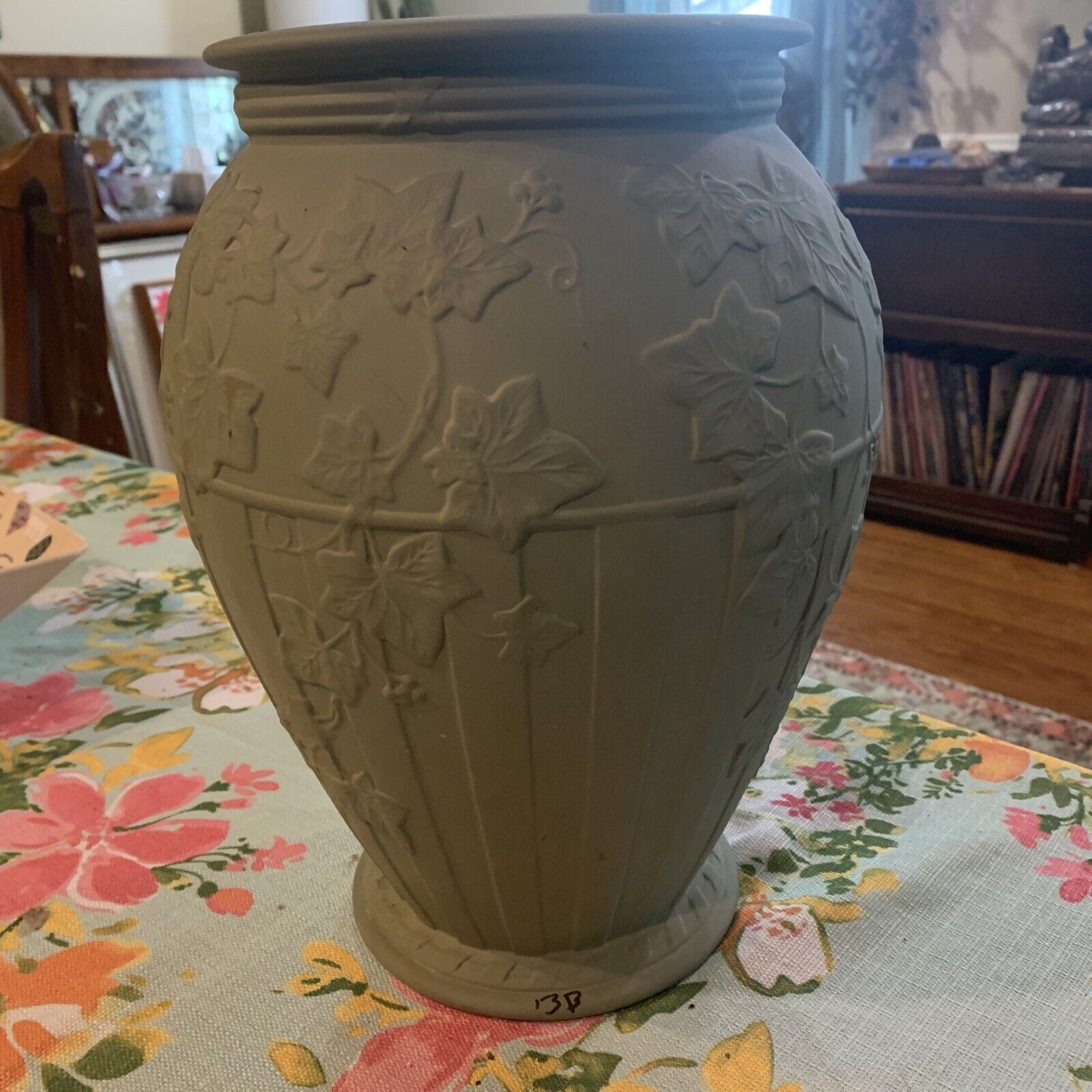 Extreme RARE Vintage And Huge Wedgwood Vase/Jar England Planter Antique Vintage