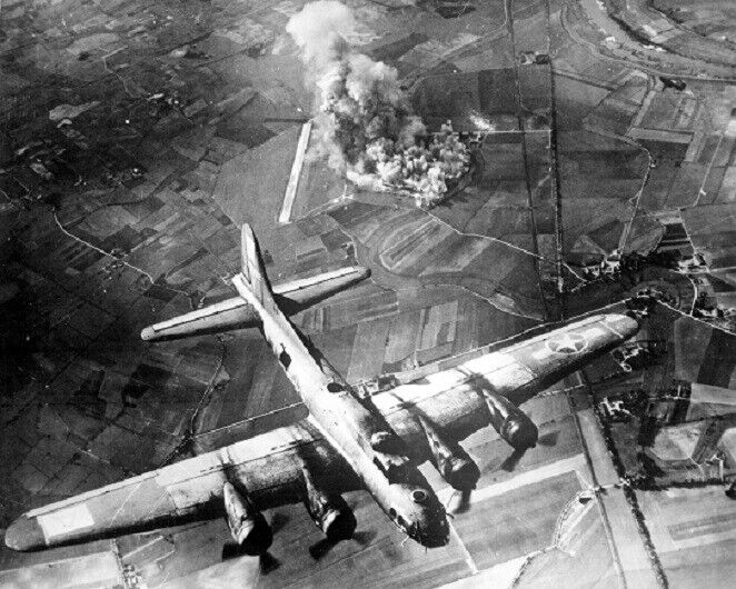 Boeing B-17 Flying Fortress Bomber on a bomb run, Germany, WWII 8x10 Photo 297a