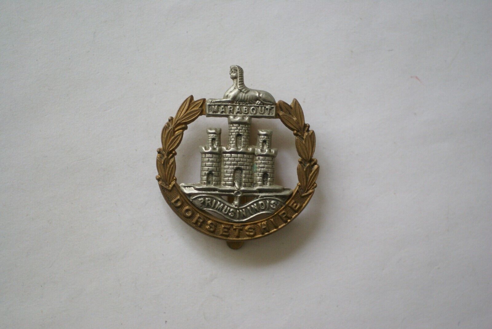 British Army Dorsetshire Regiment bimetal wartime cap badge