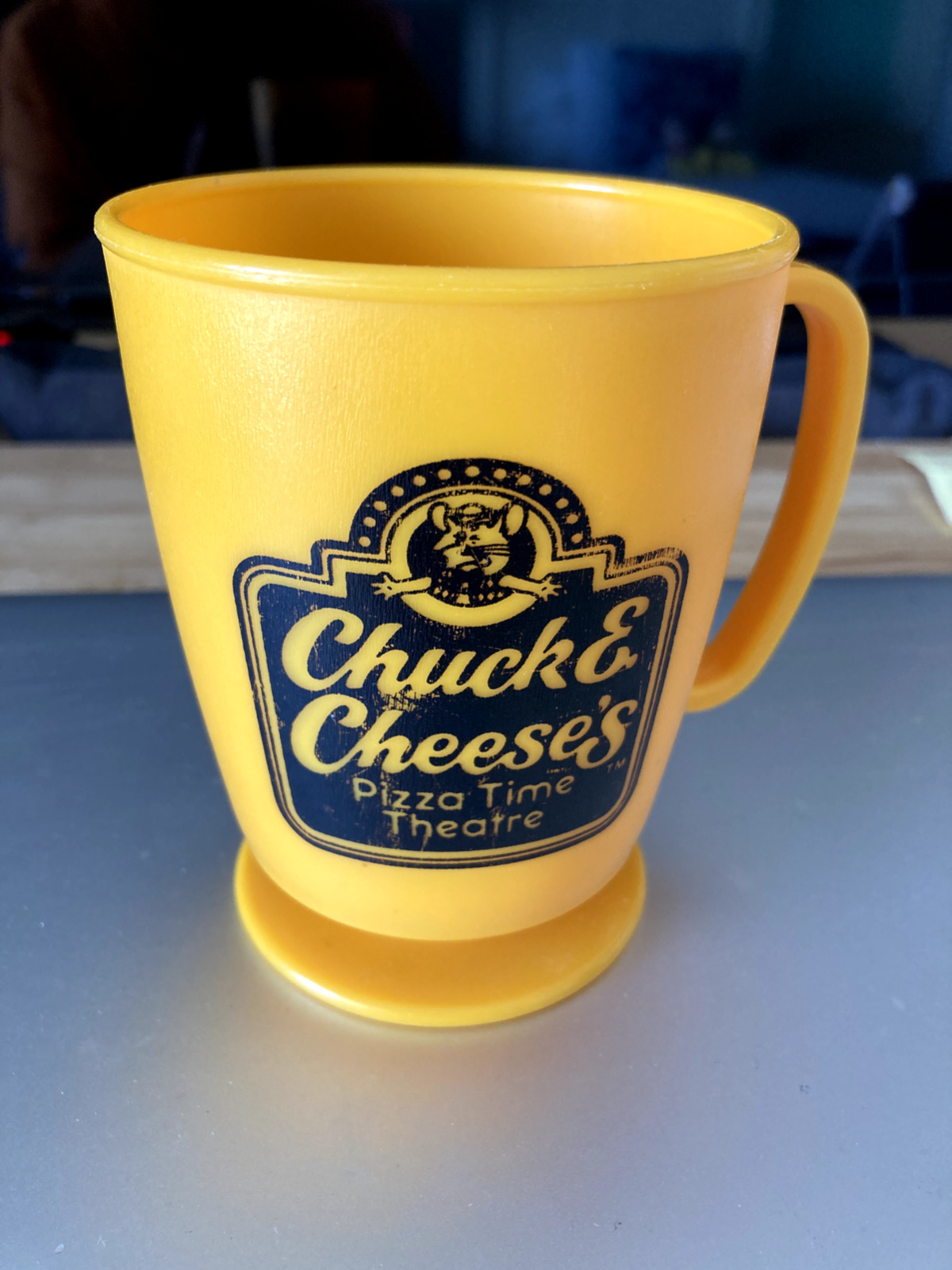 Chuck E Cheese\'s Mug 19 Whirley industries. Very rare. Plastic.