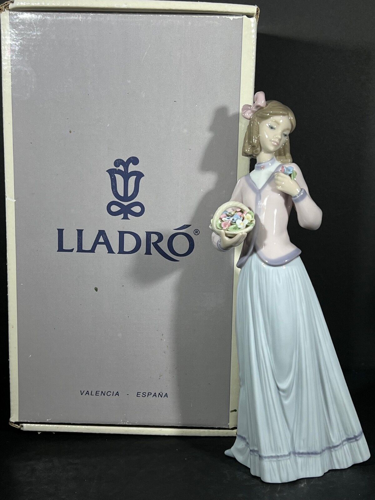 Retired Lladro Porcelain Figurine #7644 