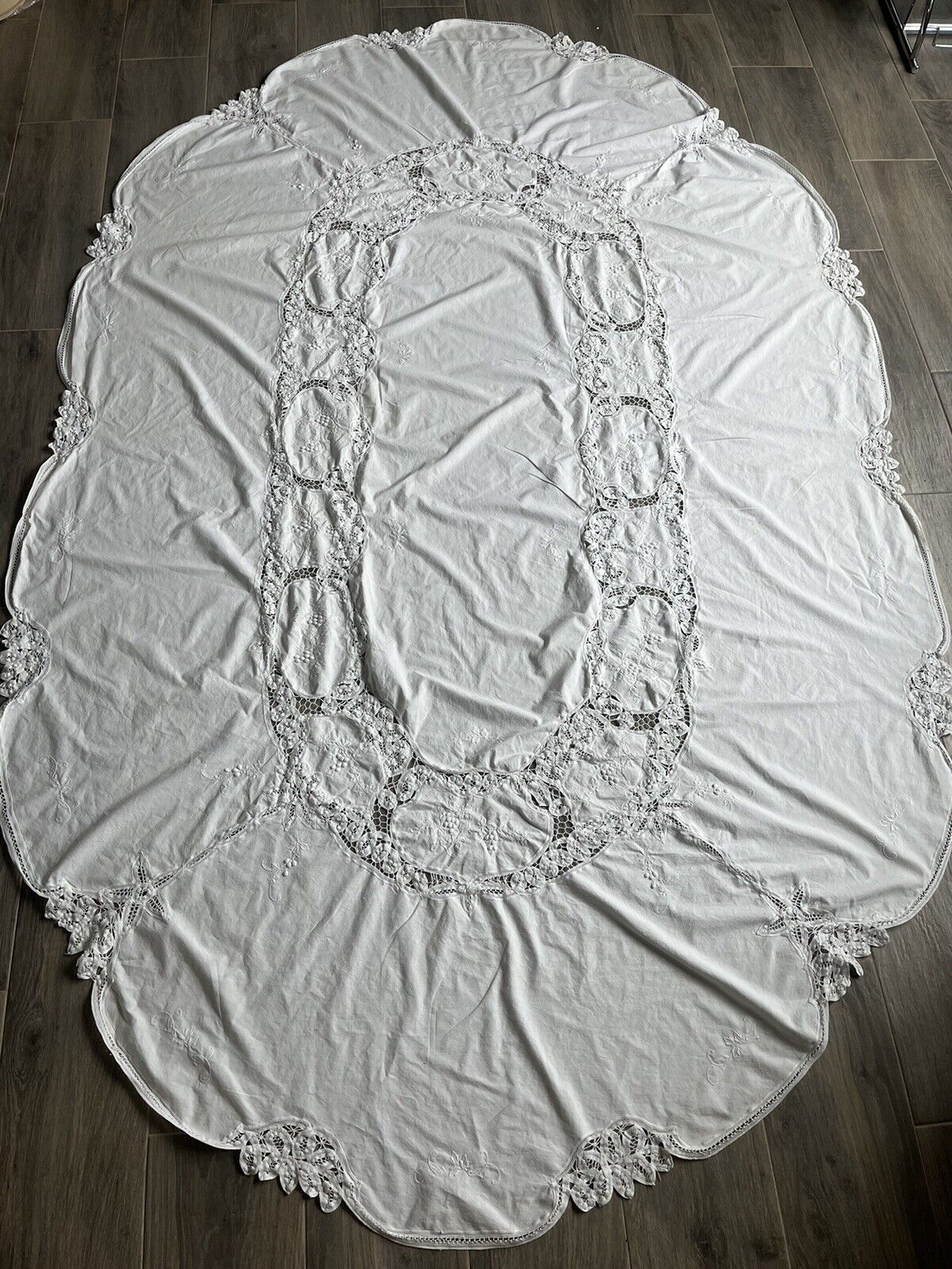 Beautiful Vintage Oval White Battenburg Lace Tablecloth 60\