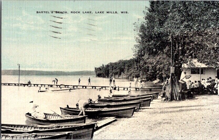 Vintage Postcard Bartel\'s Beach Rock Lake Lake Mills WI Wisconsin 1940     I-497