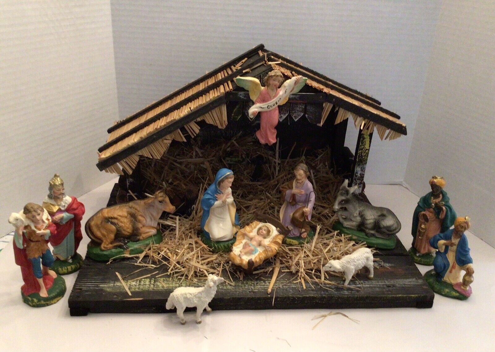 Vintage Nativity Hand Painted Italy 12 Figurines Plus Stable