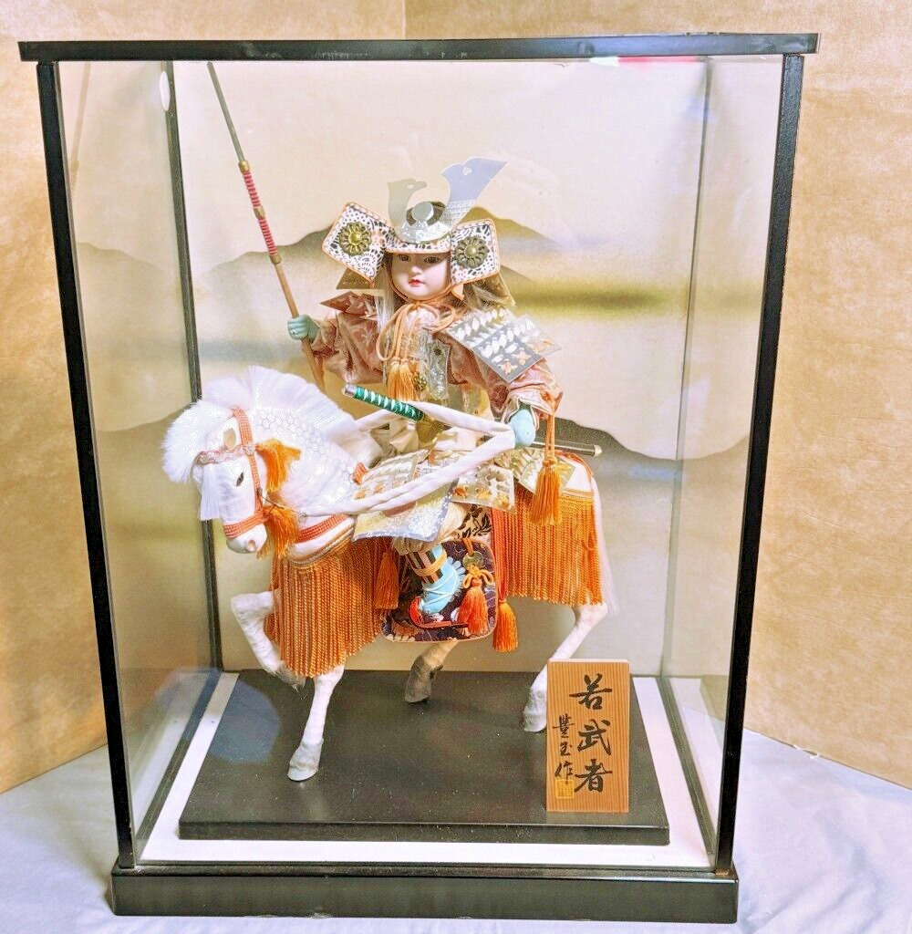 BEAUTIFUL JAPANESE SAMURAI ON HORSE FIGURINE DOLL IN CASE EXCELLENT CONDITION