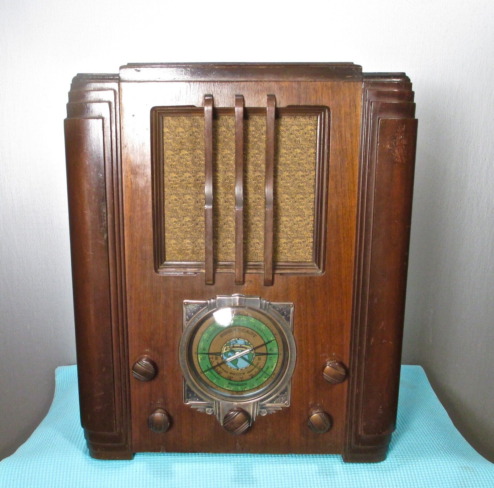 Antique Silvertone vintage tombstone tube radio restored and working