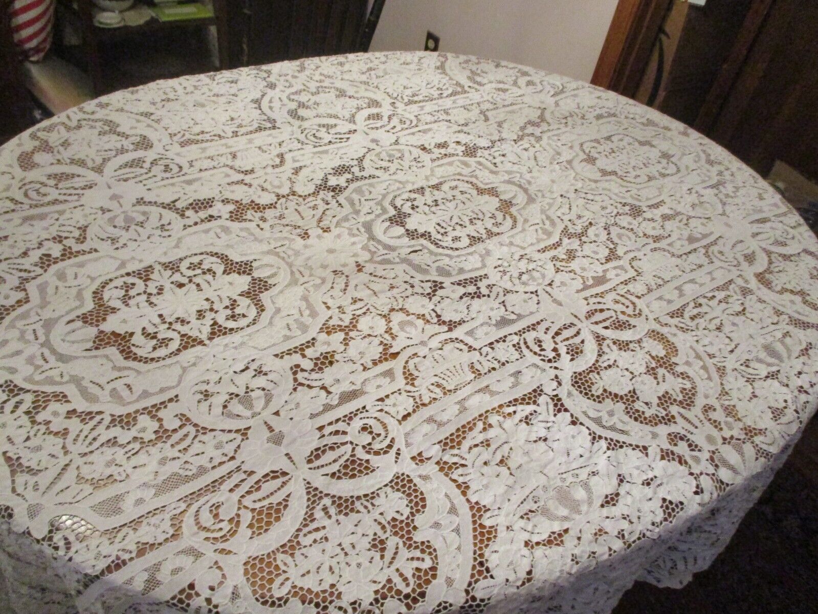 Antique White Needle lace stunning tablecloth 100 x 64\