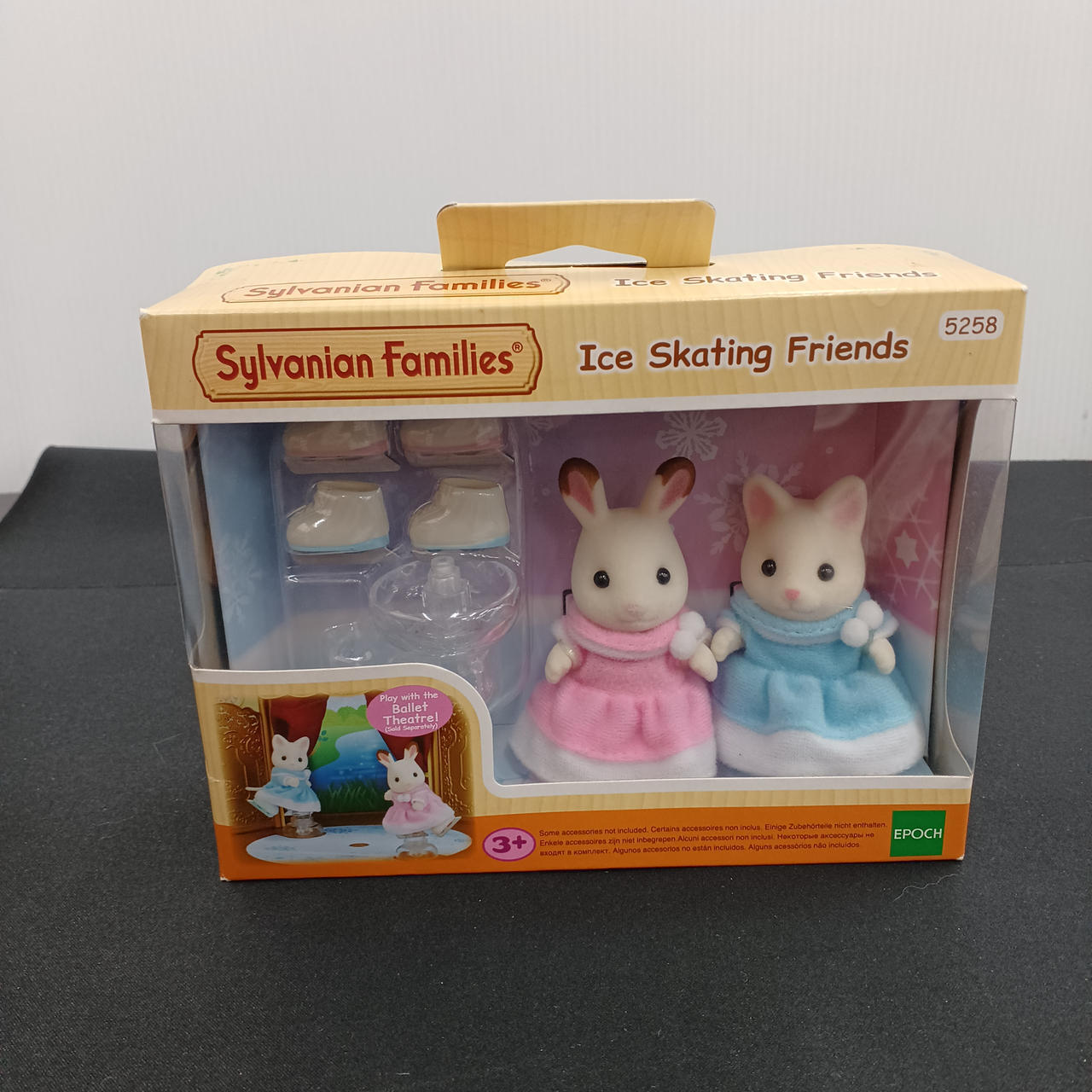 Epoch Sylvanian Families Ice Skating Friends
