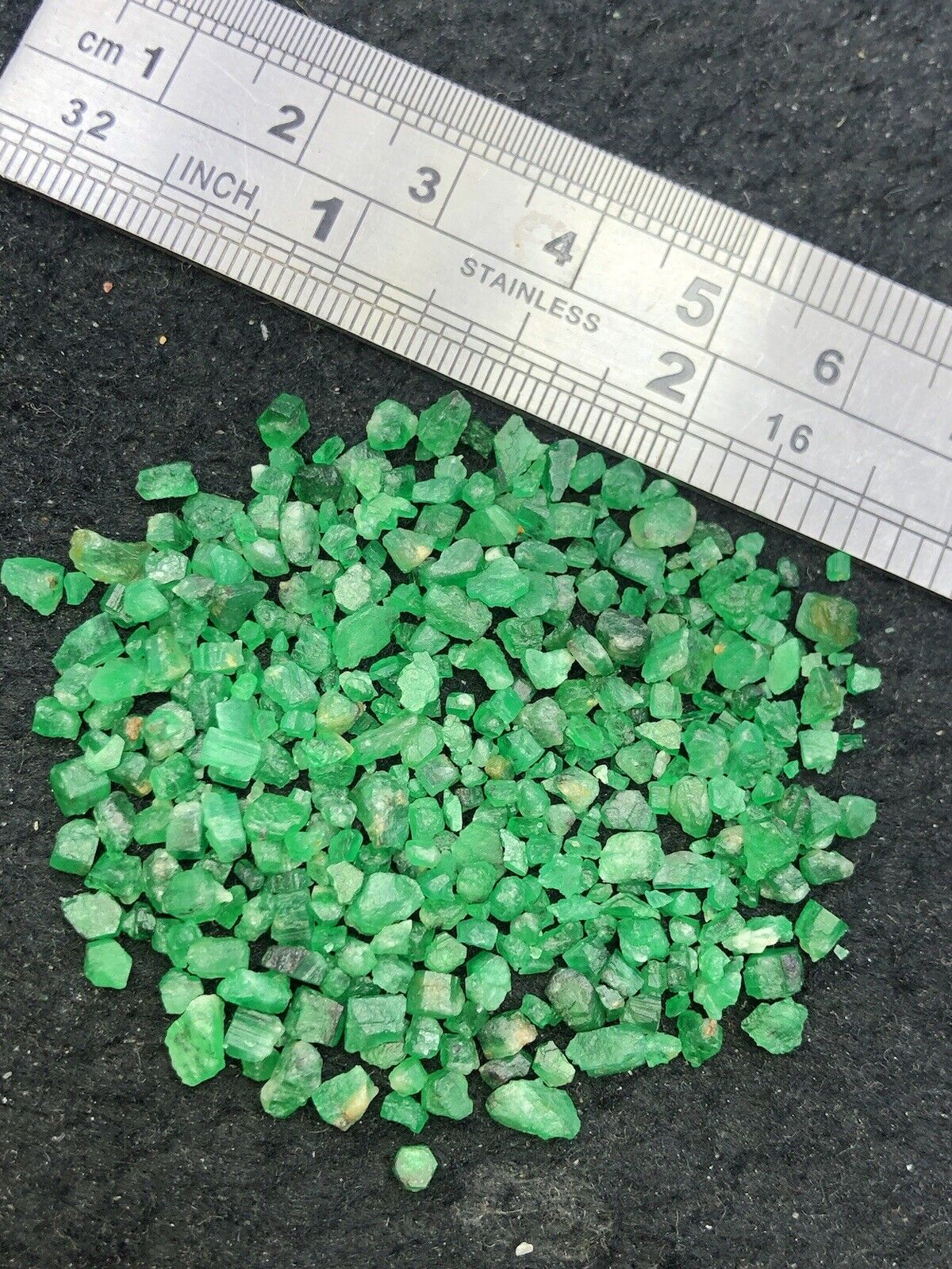 37 Carat Natural Emerald Crystal From Swat Pakistani Jewellery size