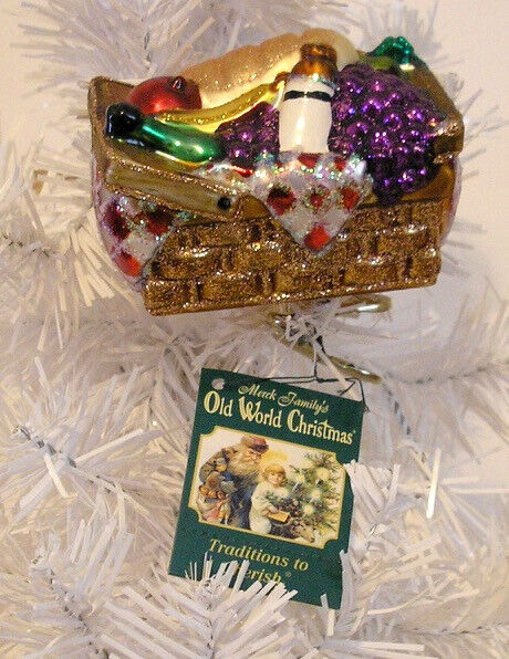 2015 OLD WORLD CHRISTMAS - PICNIC BASKET -BLOWN GLASS CLIP ON ORNAMENT NEW W/TAG