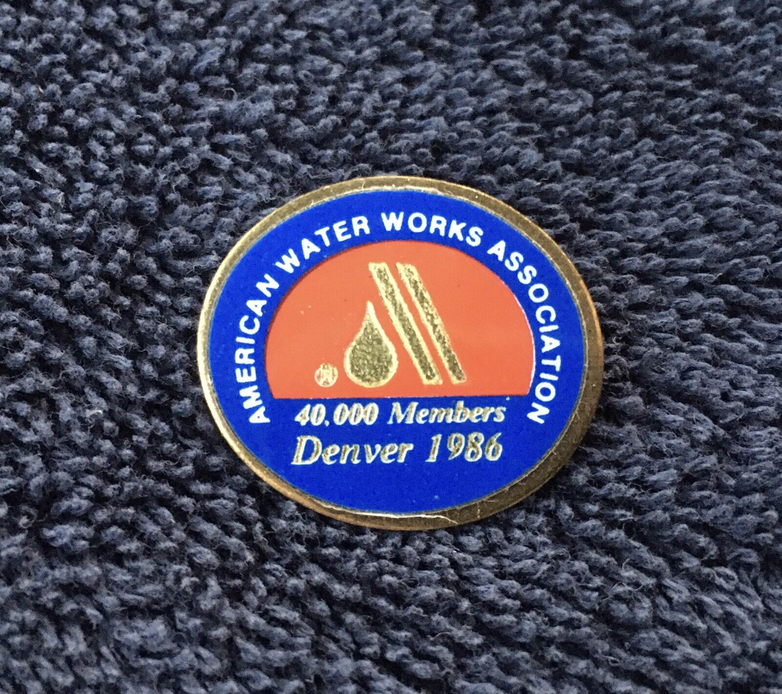 VTG 1986 American Water Works Association Denver 40000 Members Lapel Pin 1”x7/8”