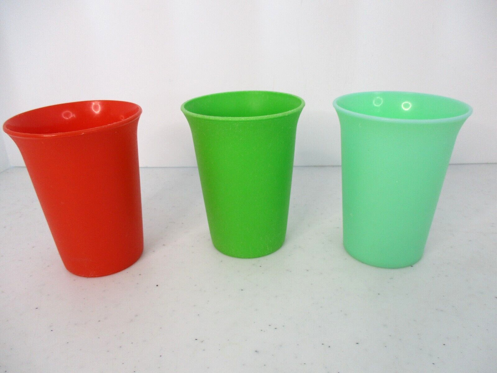 Lot of 3 - Vintage Tupperware 7 oz Children\'s Bell Tumblers Drinking Cups #109 