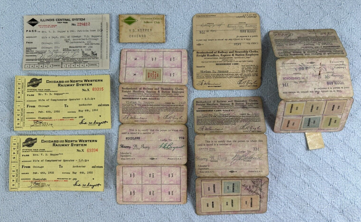 Lot Illinois Central RR employee passes, membership cards, Square Club pin