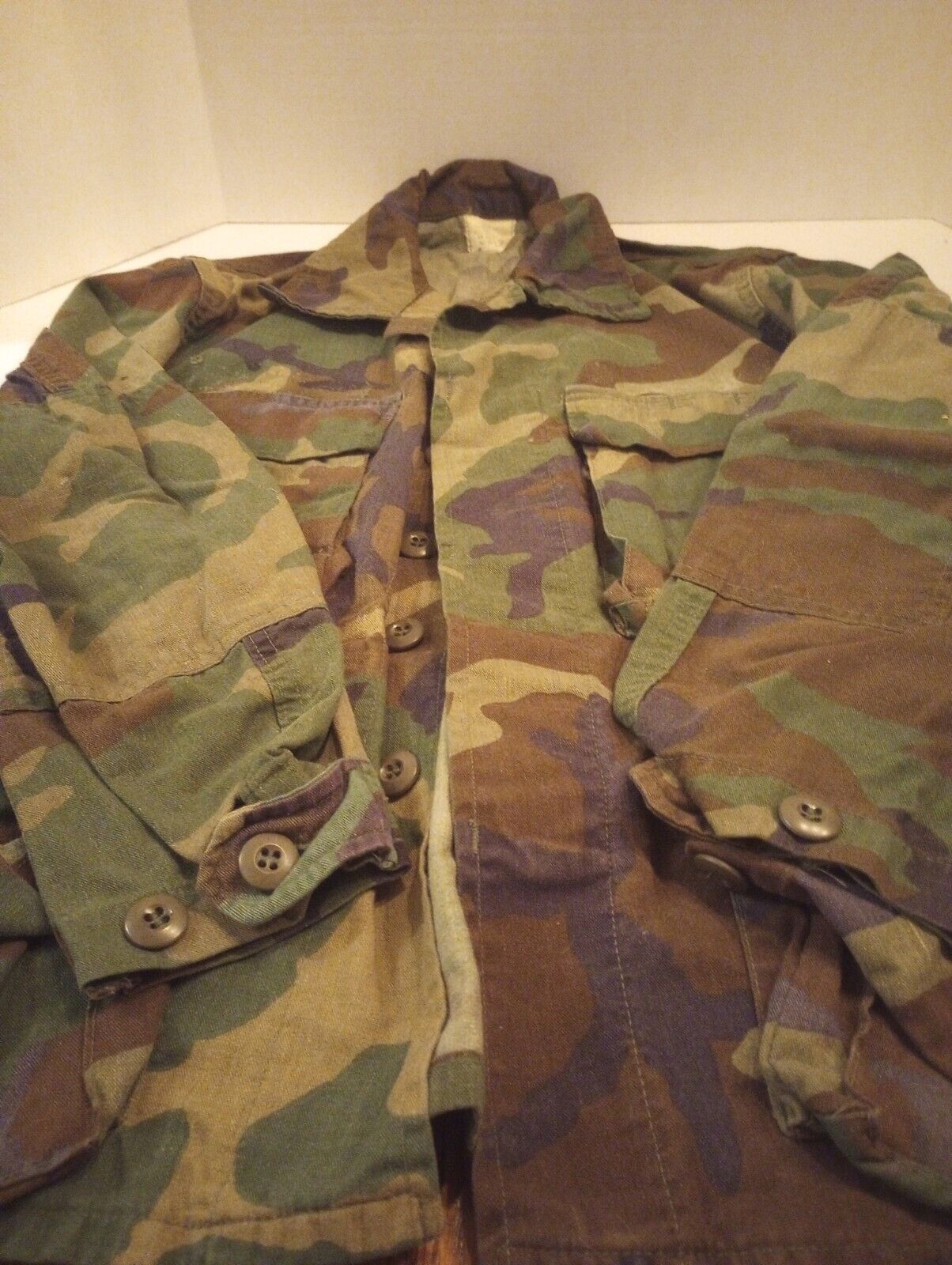Vintage U.S. Army Woodland Camouflage Pattern Combat Coat Size Small X-small
