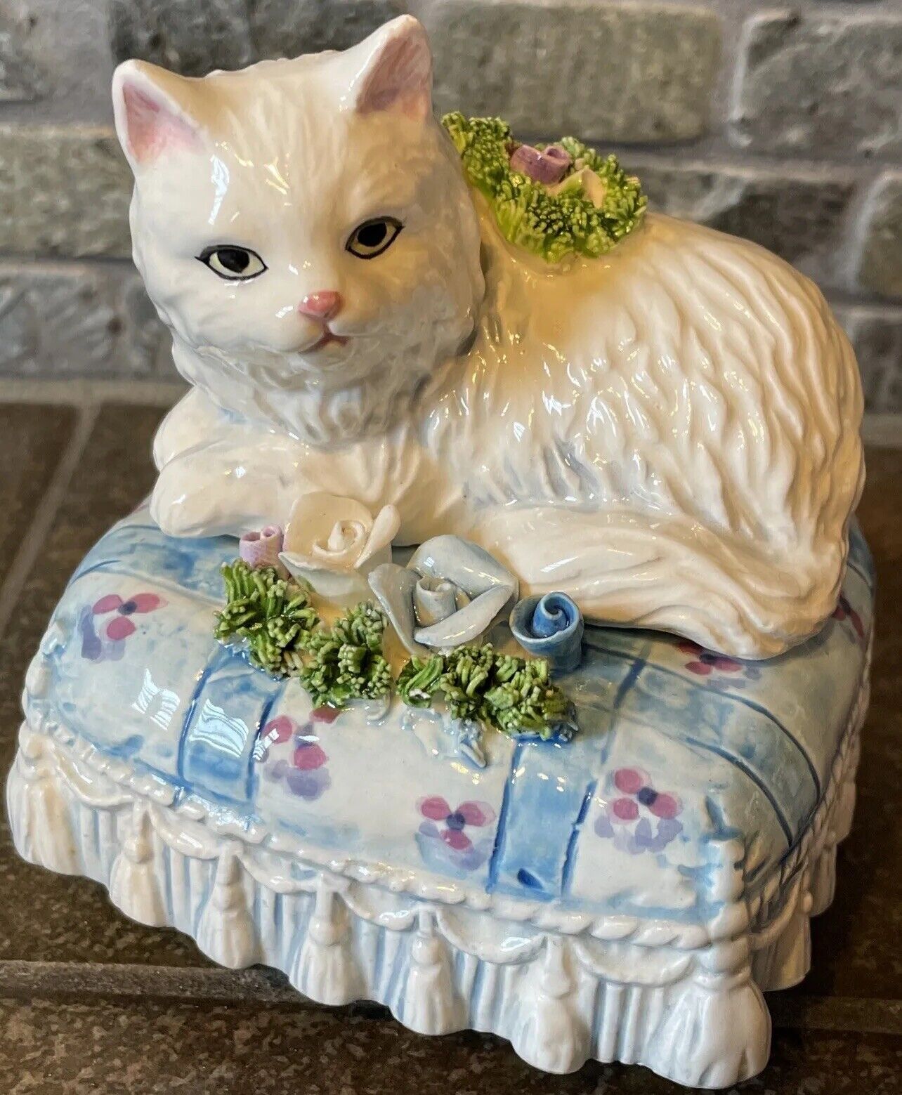 Vintage Schmid Ceramic Cat On Pillow Music Box Plays “Memory” From Cats