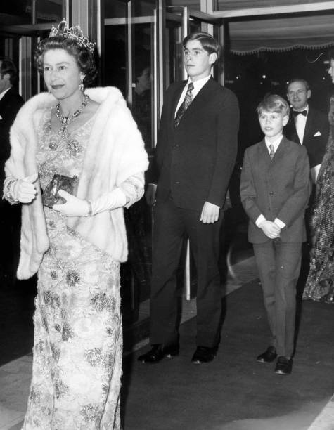 Royalty Queen Elizabeth II Leicester Square Theatre, London 1974 OLD PHOTO