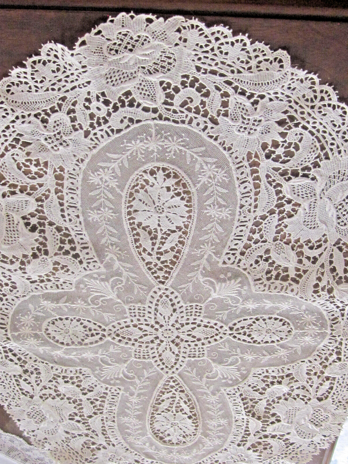 Beautiful handmade antique oval 24\' x 15\' lace unique in design buy it now $45.0