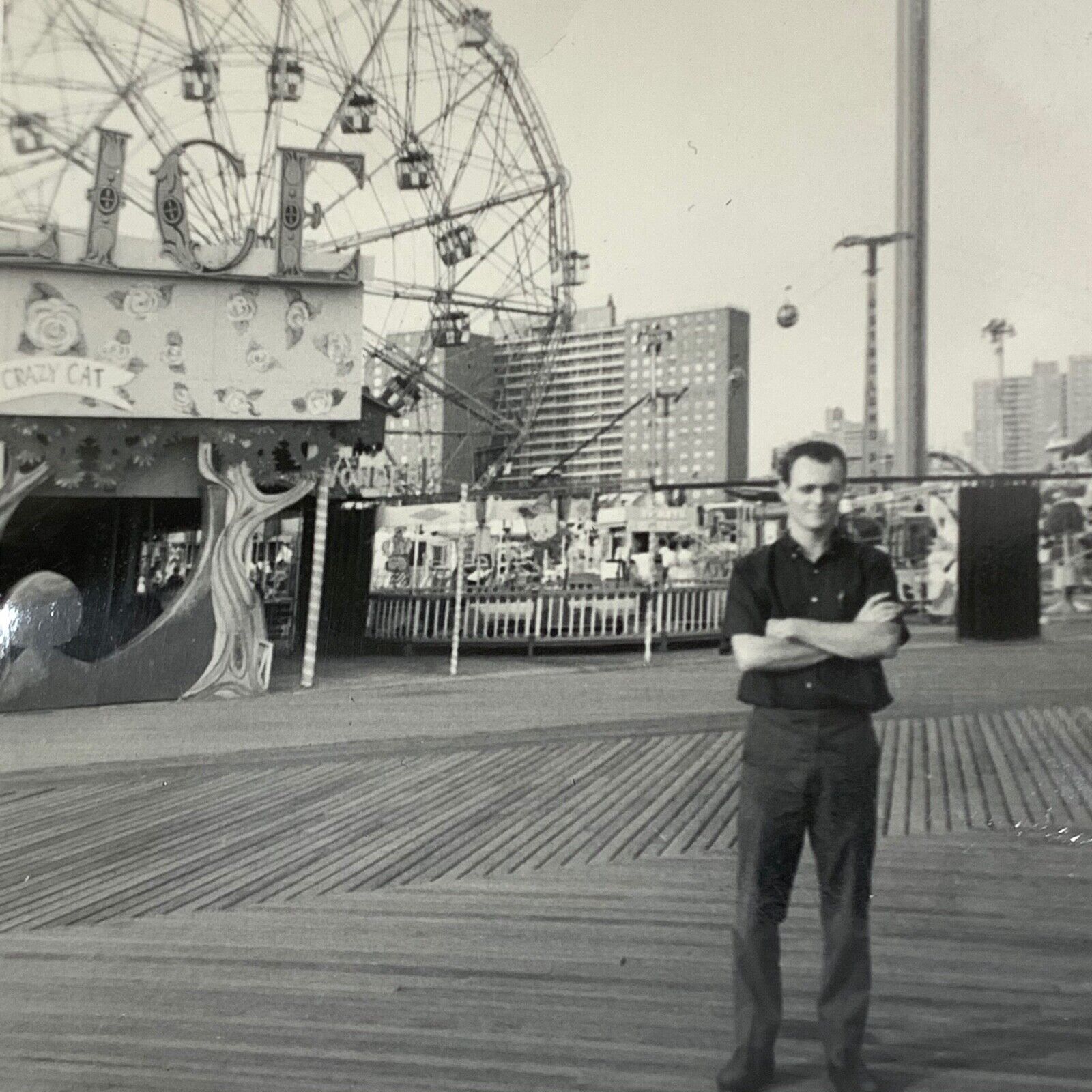 (Ai) Vintage Original Found Photo Photograph Snapshot Artistic Ferris Wheel Man