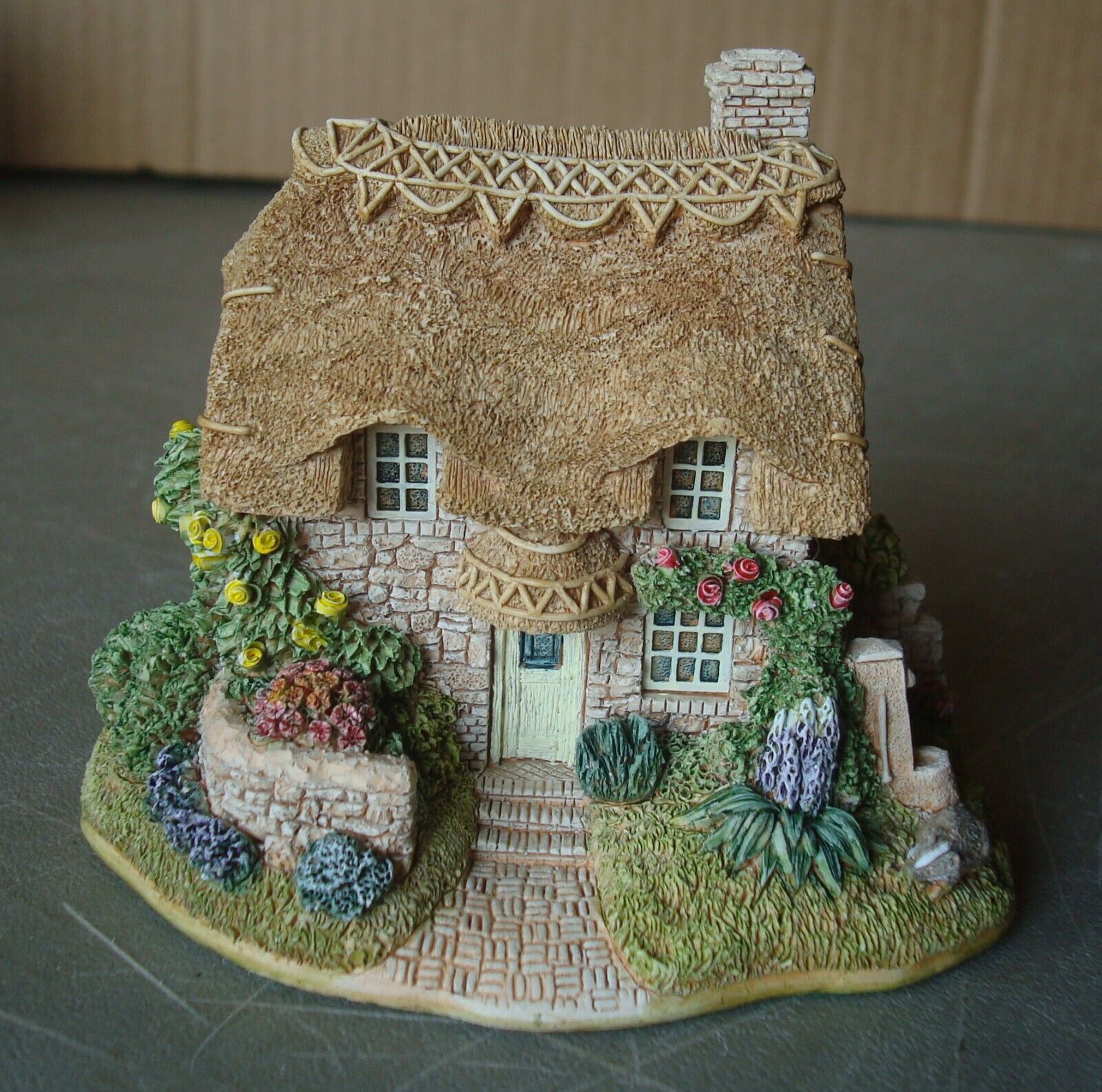 LILLIPUT LANE, AMBERLEY ROSE, EXCELLENT CONDITION WITH BOX & DEED-FREE SHIPPING