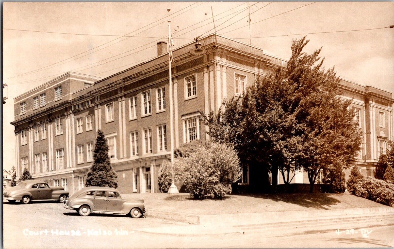 RPPC Courthouse Kelso, Washington  Old Cars  (250)
