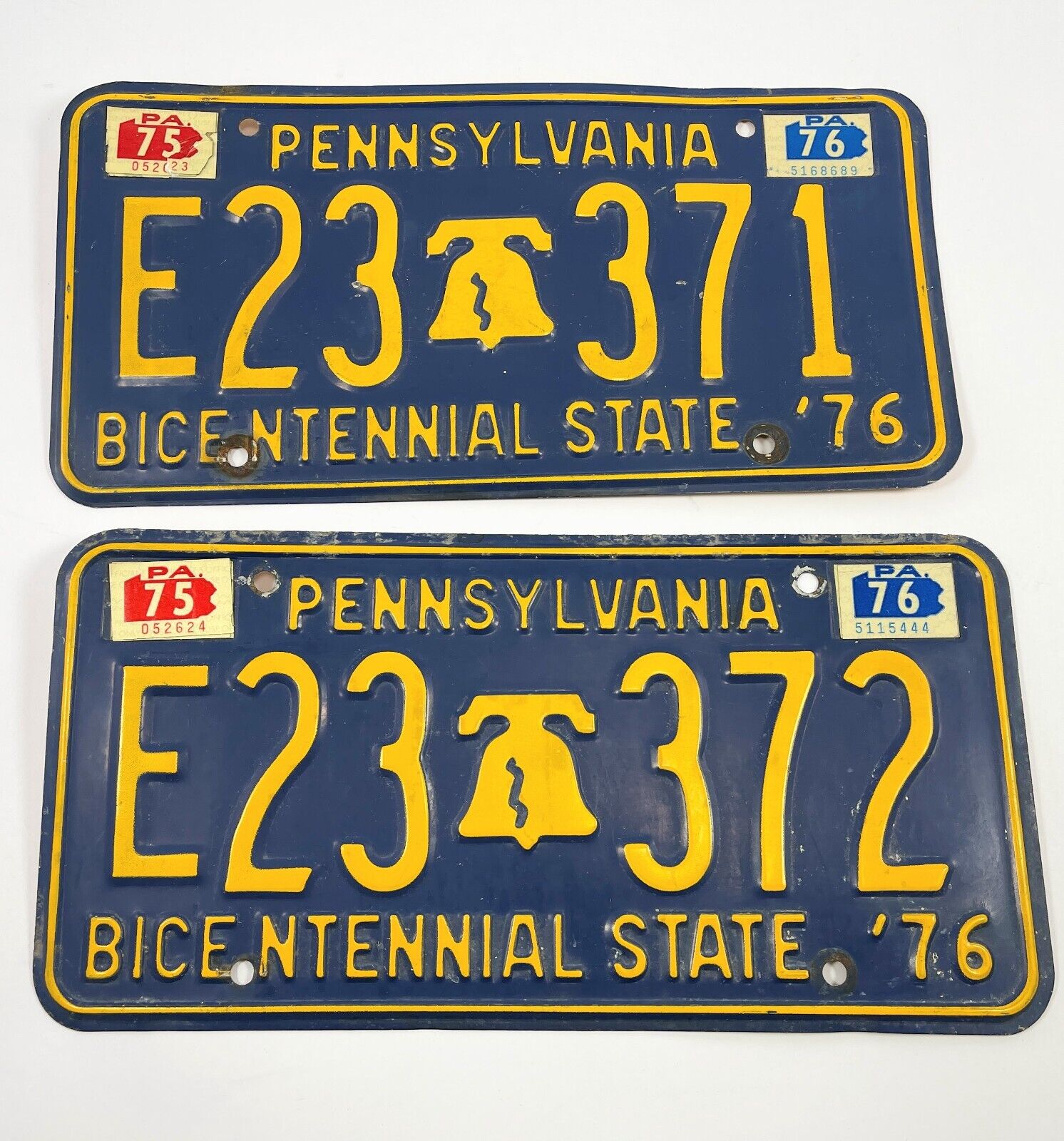 Pennsylvania PA License Plate 1976 Bicentennial E23 371 & 372 Numerical Order 2