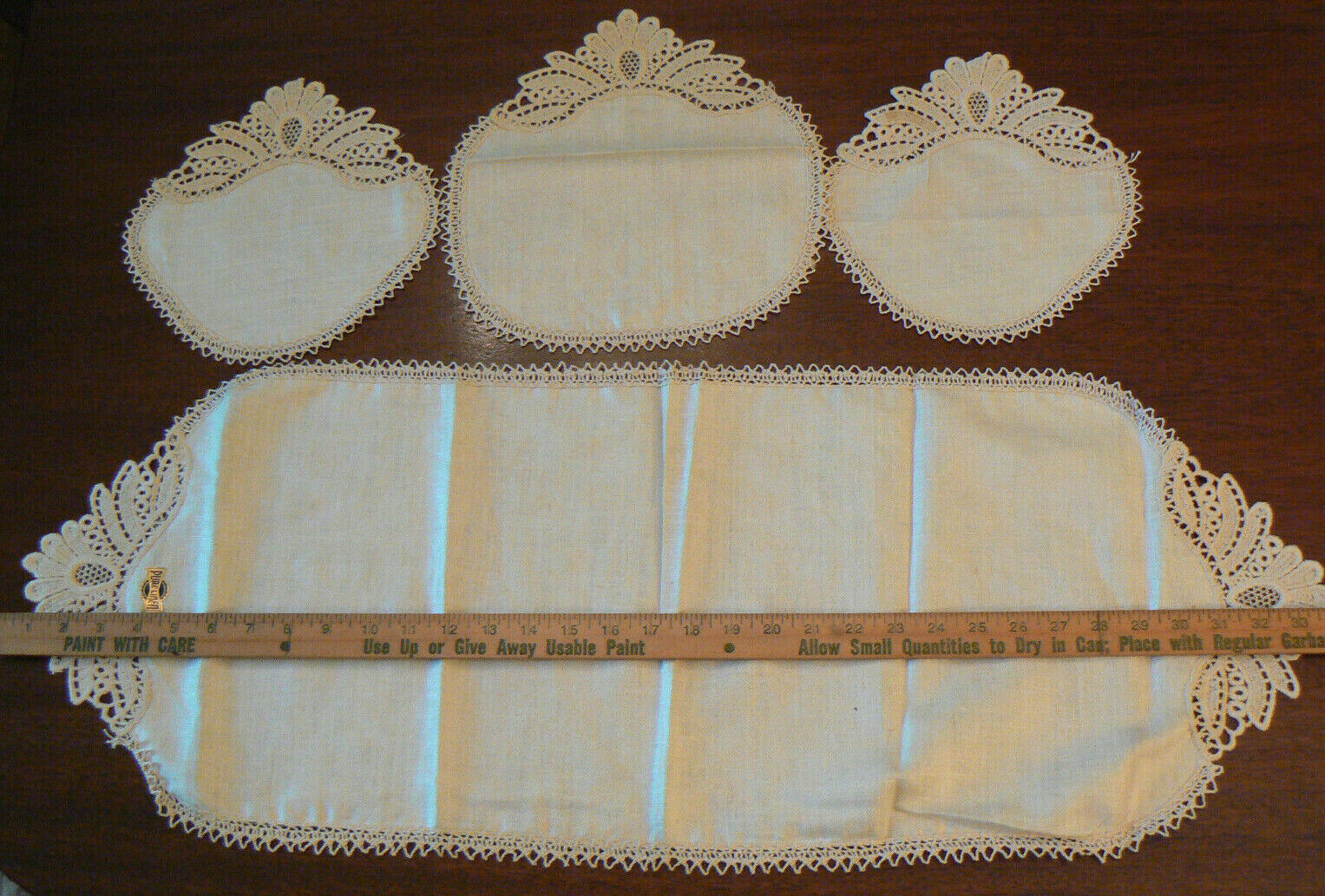 TABLE RUNNER LINEN  Heavy LACE EDGING plus three (3) matching doilies VINTAGE 